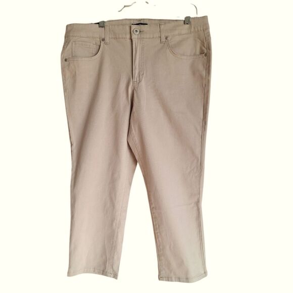 NWT Bandolino Tatyana Classic Capri 23" Cropped Jeans Khaki Beige Stretch sz 14 - Picture 1 of 13